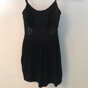 🧁Little black dress w/lace mid section🧁